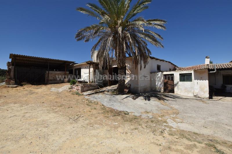 Foto 0f166959-56d1-4187-bfe7-7ef1f5182d00. Masía en venta casa de campo con gran terreno en Partidas Norte Ronda