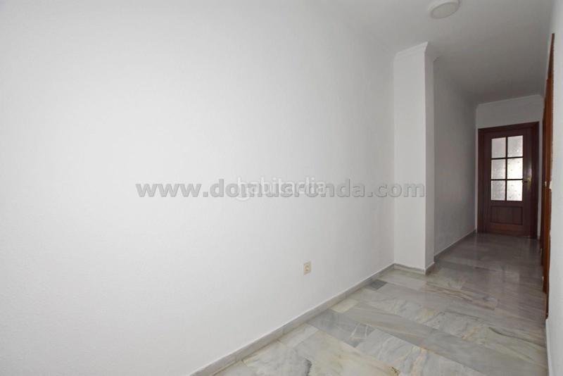 Foto 3d3c6525-c4cf-4a90-bad2-4fac6700e2b8. Piso se vende piso en la zona céntrica en Centro Ronda