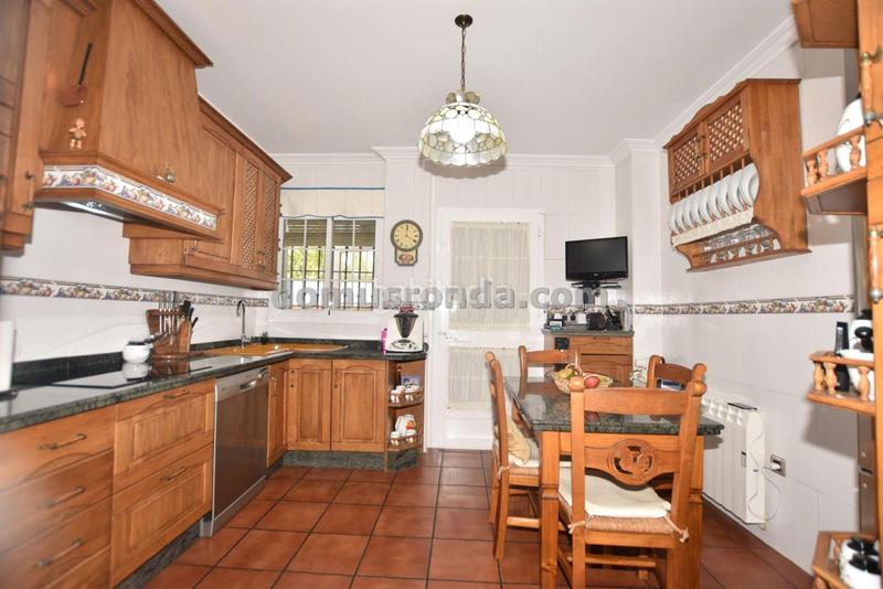 Foto 69c55995-cfa6-4dad-84ba-f9f764f3cf35. Haus mit heizung parking in La Planilla Ronda