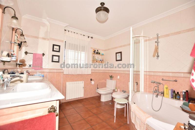 Foto 8787a952-68e1-4b45-a356-32a0a35bdbbe. Haus mit heizung parking in La Planilla Ronda