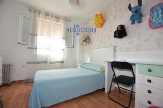 Pis a San Cristóbal. Piso de 3 habitaciones y 2 baños en la harinera. incluye cochera