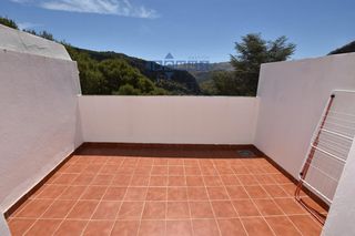 Pis a Montejaque. Ideal piso con terraza y vistas a la montaña en montejaque