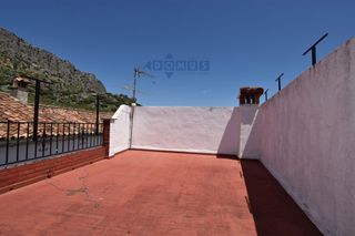 Haus in Población de Arroyo. Gran casa con cochera en el centro de montejaque