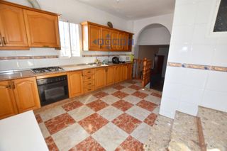 Haus in Centro. Amplia casa en venta con garaje