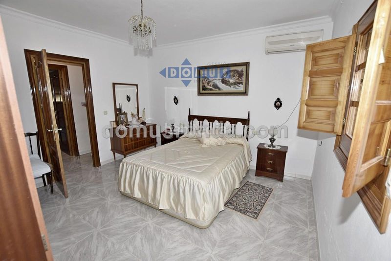 Foto 6f4127a8-de00-4d5b-8809-5bdf2cc50409. Chalet with heating parking in Benaoján