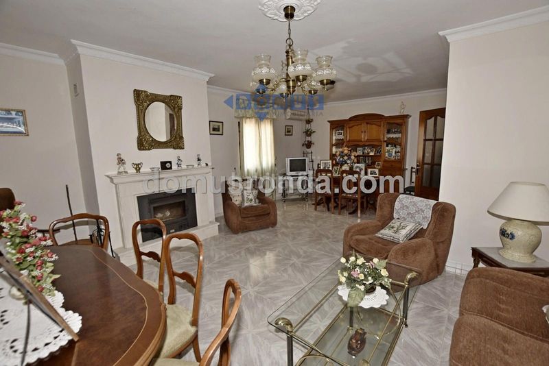 Foto d8467574-4b74-469a-9c68-bf41702d2ae0. Chalet with heating parking in Benaoján
