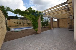 Casa aparellada a La Planilla. Pareado con amplia parcela y buena orientación