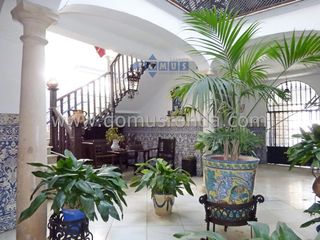 House in La Ciudad. Exclusiva casa palacio en el corazón del centro histórico de ron