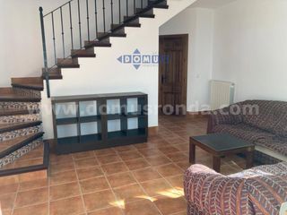 Casa a schiera in Montejaque. Adosado con 2 dormitorios, baño con ducha, aseo, patio y sótano.