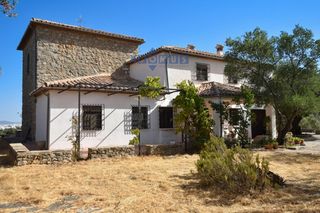 Masia a Partidas Sur. Finca singular con torre vigía mozárabe
