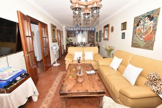 Casa adossada a La Planilla. Casa en venta en ronda con patio y garaje
