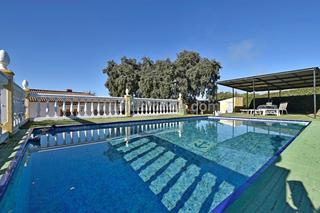 Mas à Casco Histórico. Casa de campo con piscina privada a dos minutos de ronda