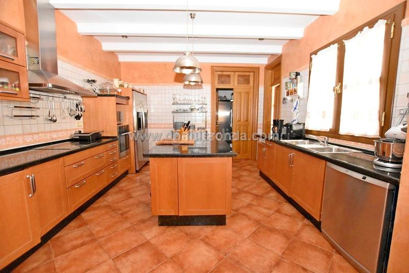 Foto 209ce0ad-d5cf-4490-ba54-9878860a037c. Xalet amb calefacció aparcament piscina a La Planilla Ronda