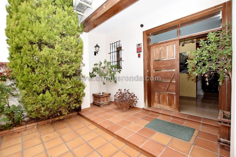 Foto f3db911e-6ef5-4d14-89b9-41eeabdd9332. Xalet amb calefacció aparcament piscina a La Planilla Ronda