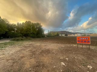 Terreny residencial  Calle al andalus. Parcela urbana en cuevas del becerro, tiene luz, y agua. con vis