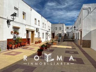 Casa adossada a Lebrija. Casa a reformar centro de lebrija