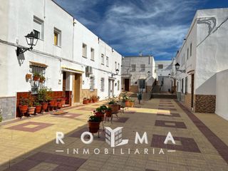 Casa adossada en Lebrija. Casa a reformar centro de lebrija