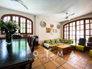 Chalet in Torrequinto. Chalet independiente dividido en dos viviendas en torrequinto