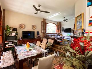 Chalet à Torrequinto. Chalet independiente dividido en dos viviendas en torrequinto