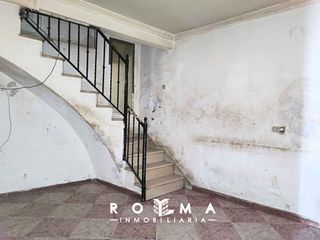 Semi detached house in Peñaflor. Casa a reformar peñaflor