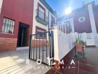 Maison jumelée à Centro - Doña Mercedes. Adosada centro dos hermanas