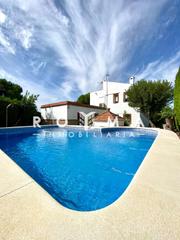 Chalet  Calle cerro de la coladilla. Chalet independiente en urb. los cerros de montequinto