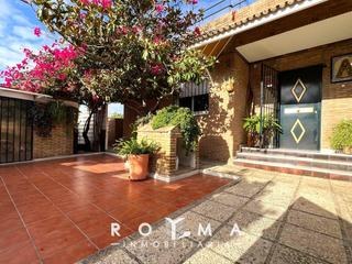 Chalet in Torrequinto. Casa o chalet independiente en venta en torrequinto