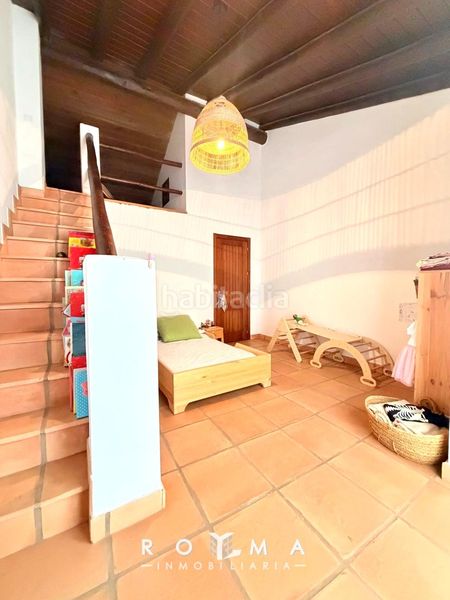Foto a0fe1a55-b5f1-44a9-8ae5-9dd572c1ce20. Casa adossada amb calefacció aparcament piscina a Dos Hermanas