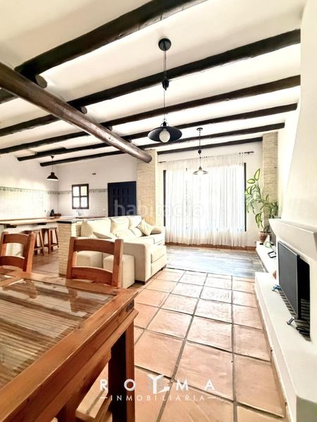 Foto a86dcfae-63aa-4355-9678-b033643e1e54. Casa adossada amb calefacció aparcament piscina a Dos Hermanas