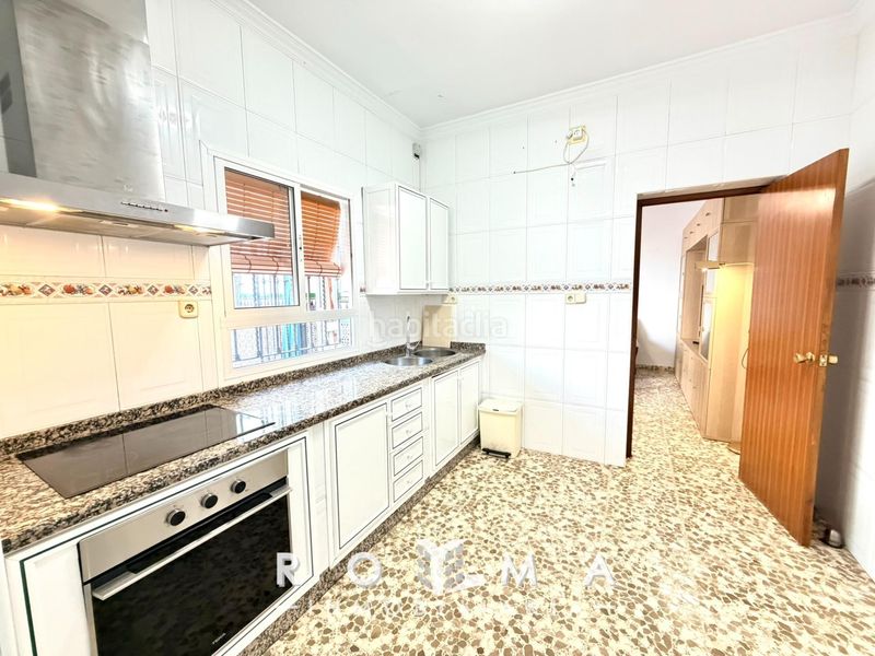 Foto 2655fb8e-4b46-4769-81b3-1a0e2323e49c. Casa adossada amb calefacció aparcament a Centro - Doña Mercedes Dos Hermanas