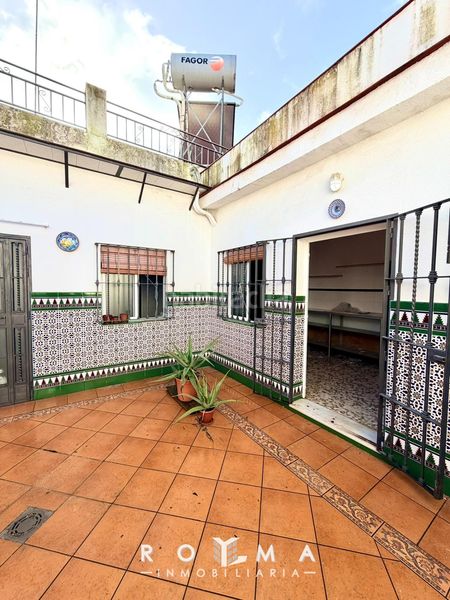 Foto 31a2489e-ef93-4e43-9378-35b7776a52d3. Casa adossada amb calefacció aparcament a Centro - Doña Mercedes Dos Hermanas