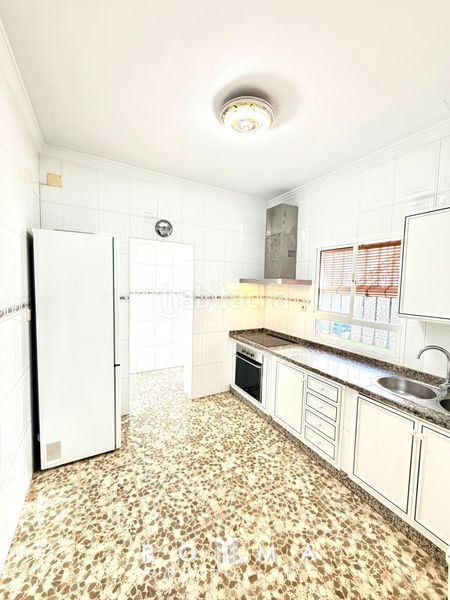 Foto a404f1b8-bbf1-4d95-bf75-3251caeda3bb. Casa adossada amb calefacció aparcament a Centro - Doña Mercedes Dos Hermanas
