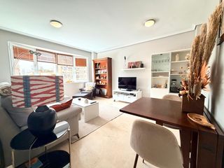 Miete Etagenwohnung  Calle luis montoto. Alquiler piso en luis montoto con garaje,  patio y lavadero