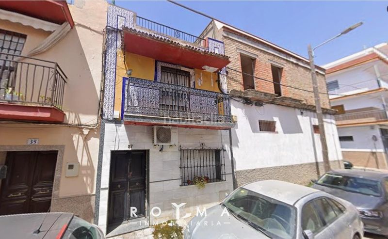 Foto f3d0f572-0e08-467f-b32a-c02a5cb9e2f6. Casa adossada a Palmete Sevilla