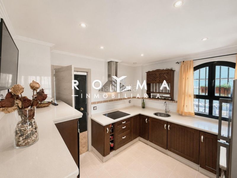 Foto 797b6400-a7a7-4d1d-9967-d5b2826b56f1. Casa aparellada amb calefacció piscina a Avenida de Europa Montequinto