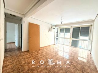 Flat in El Plantinar - Avda. La Paz - El Juncal. Oportunidad  piso con patio