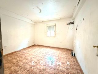 Flat in El Plantinar - Avda. La Paz - El Juncal. Oportunidad  piso con patio
