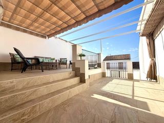 Casa in Lopera. Casa reformada y amueblada junto al paseo colón.