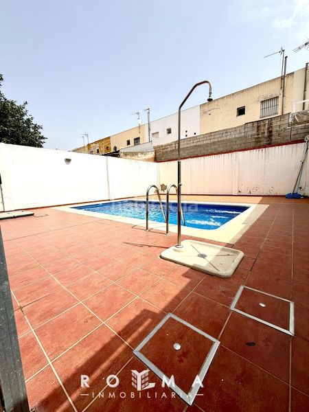 Foto 1fde0ecc-5fa9-4c53-931f-6aad6f11f6f7. Estudi amb piscina a Centro - Doña Mercedes Dos Hermanas