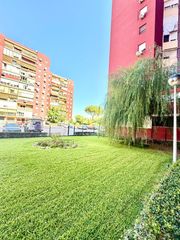 Pis a Centro. Amplio piso en montequinto. en urbanización sector triangulo
