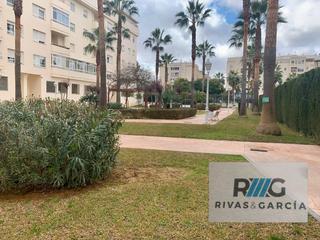 Pis en Caballero Bonald-S. Jos Obrero-Guadalcacn. Piso en zona norte