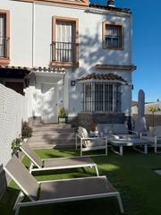 Maison jumelée à Parque Atlántico - Ronda este. Pareado con piscina