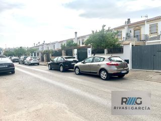 Casa adossada a Caballero Bonald-S. José Obrero-Guadalcacín. Casa adosada en venta en zona noreste