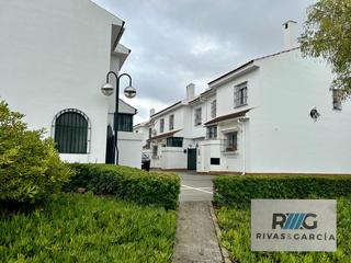 Casa adossada a El Altillo. Casa adosada en venta en las buganvillas