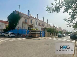 Casa adossada en El Roco - La Milagrosa. Casa adosada en venta en la marquesa