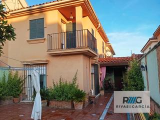 Maison jumelée à Pozoalbero. Casa pareada en venta en pozoalbero