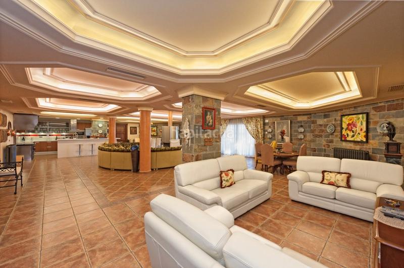 Foto 027bd8de-ff70-4846-9a30-df282b85bcf3. Xalet amb calefacció aparcament piscina a la cala Mijas Mijas