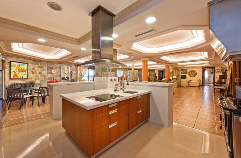 Foto 18591251-8df1-49c9-abeb-1e6b340692a2. Xalet amb calefacció aparcament piscina a la cala Mijas Mijas