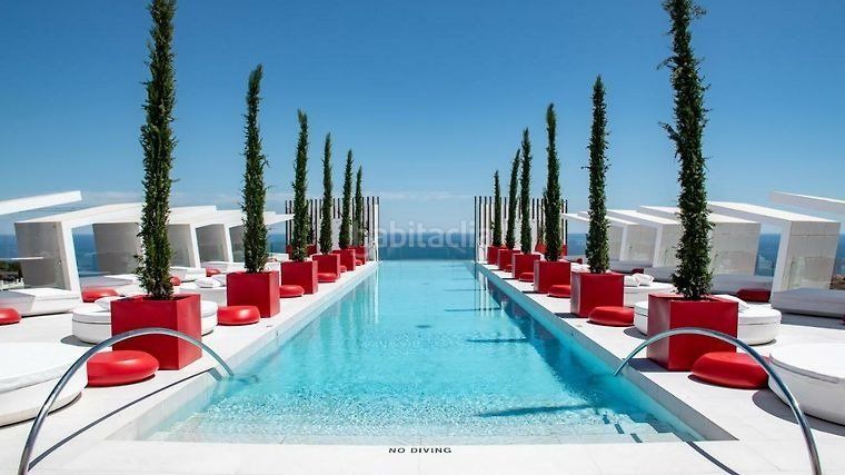 Foto b8759665-f4cd-4f71-8a81-85a7e20f938d. Àtic amb calefacció aparcament piscina a Las Gaviotas - Carvajal Fuengirola
