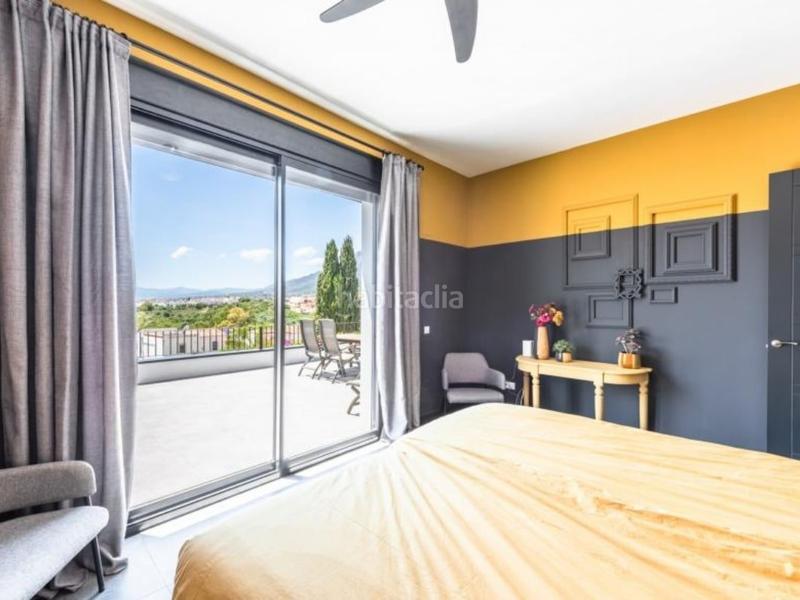 Foto a0758a25-f2c5-4cfc-8685-f597c8347a4f. Chalet villa de 3 dormitorios, 3 baños en Río Real, en Marbella